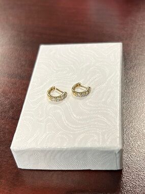 14k solid Gold Huggie Hoop Earrings